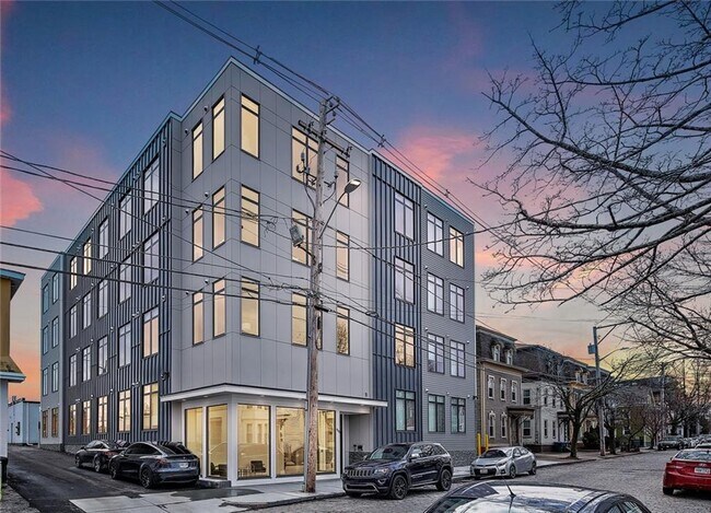 Primary Photo - 468 W Fountain St