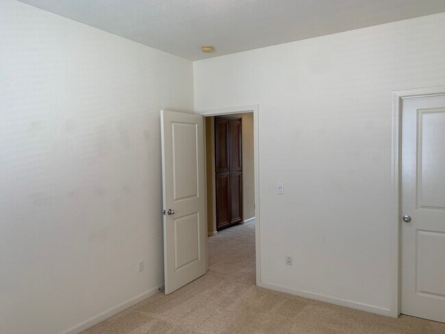 Building Photo - 1331 Violet Way