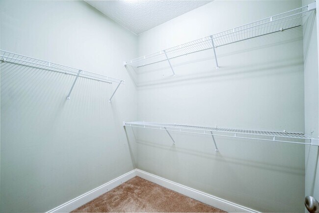 Building Photo - West Hills House 3BR/ 2.5BA, 2 Car garage, primary bedroom on main level