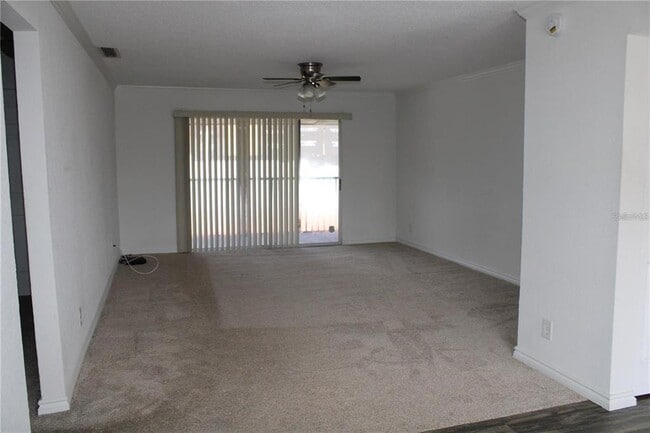 Building Photo - 200 Country Club Dr