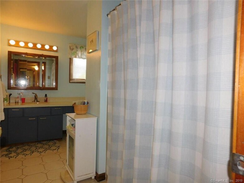 Bathroom - 32 Upper Pattagansett Rd