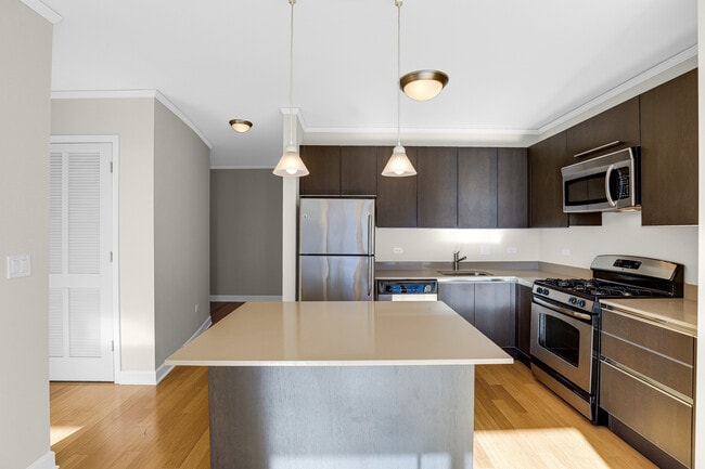 Building Photo - 225 N Columbus Dr