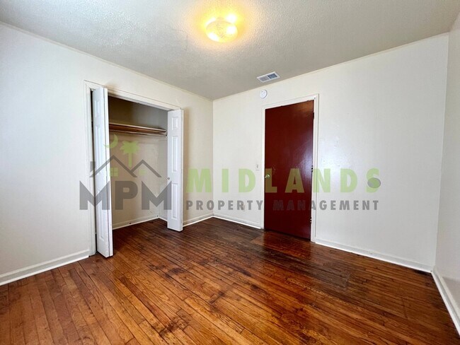 Building Photo - 1205 Faraway Dr