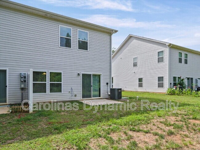 Building Photo - 914 S Battleground Ave
