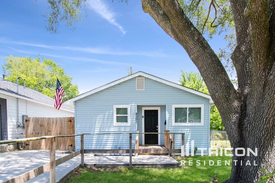 Primary Photo - 4501 Clover St
