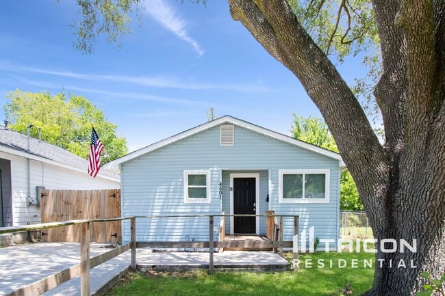 Primary Photo - 4501 Clover St