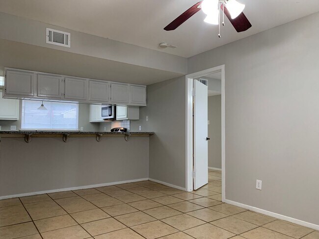 Building Photo - Great Floor Plan