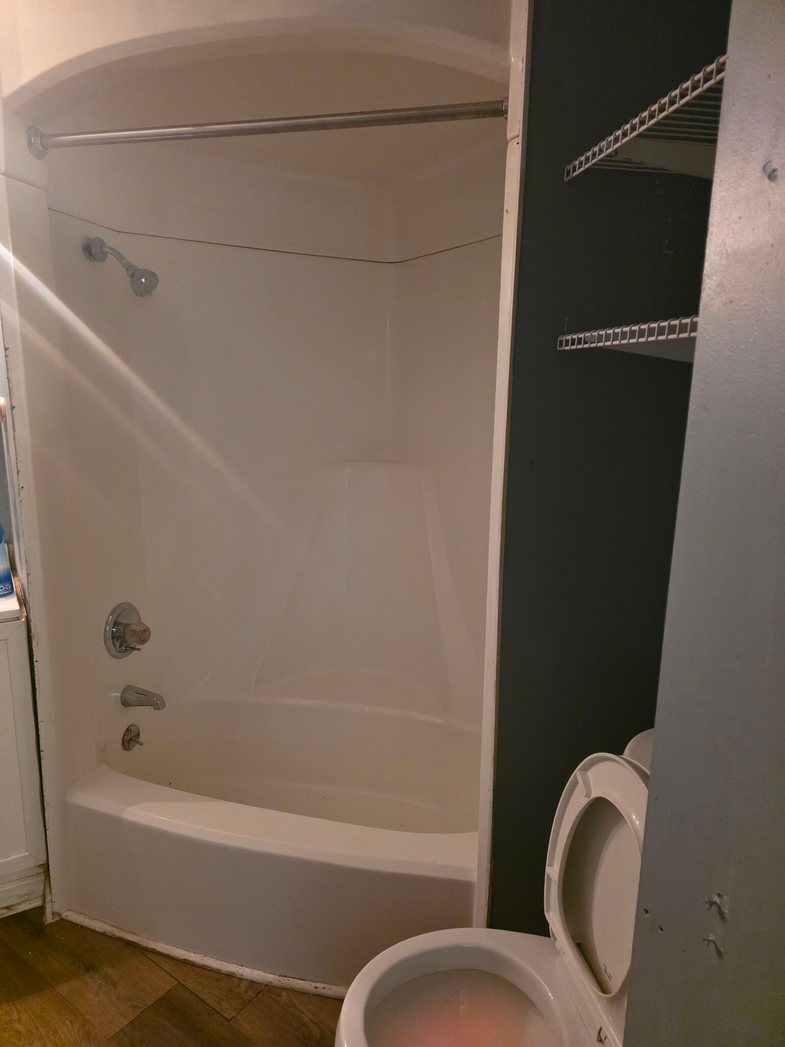 Tub and Shower - 216 Roundhouse Rd