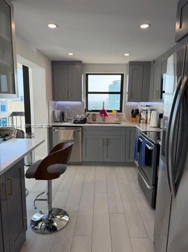 Building Photo - 2333 Brickell Ave