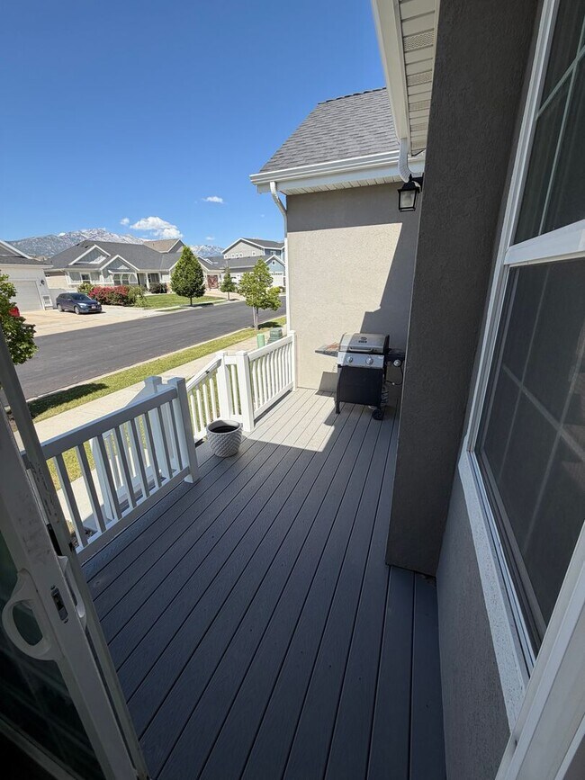 Building Photo - Beautiful 5-Bedroom Home in Lehi - Plenty of Storage!