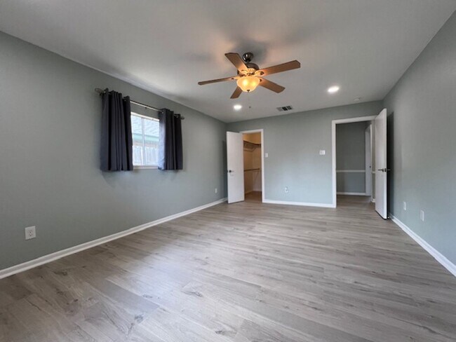 Building Photo - UPDATED HOME IN FLOUR BLUFF - OFFERING GRE...