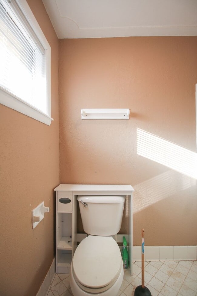 Building Photo - 3-Bedroom Home with Yard in East Tulsa – Ready Mid May!