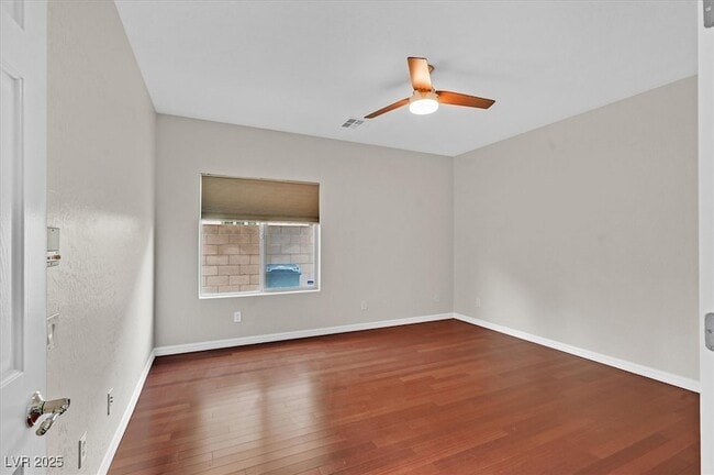 Building Photo - 65 Pangloss St
