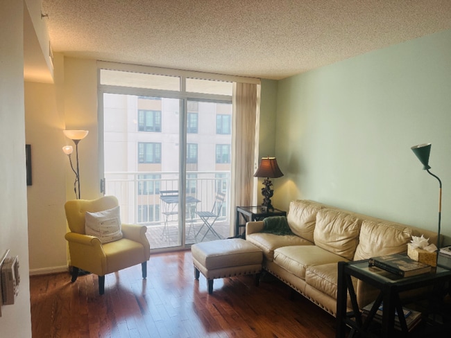 Building Photo - 930 Wayne Ave