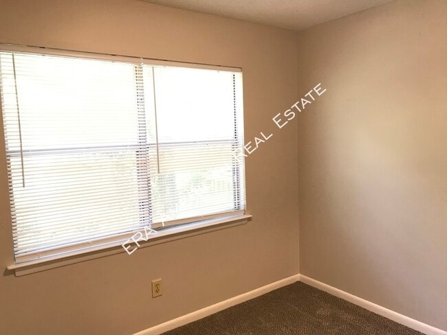 Building Photo - 571 Woodlow Rd