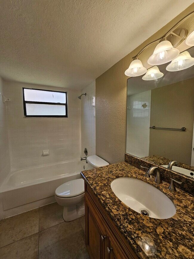 Building Photo - 1447 Lake Crystal Dr