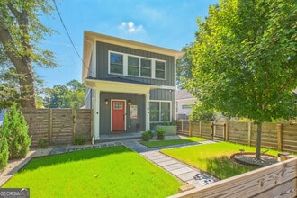 Building Photo - 870 Westmont Rd SW