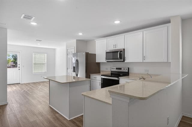 Building Photo - 605 Grenada Lk Dr