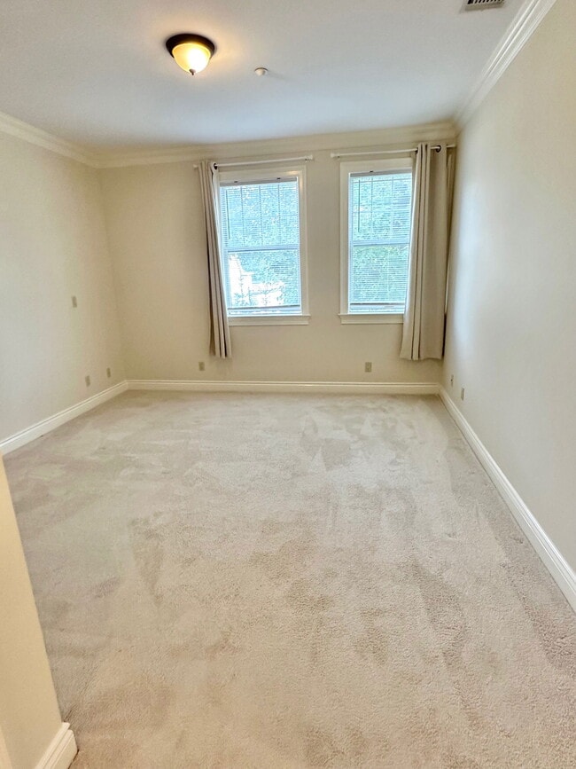 Building Photo - Madison Avenue, Park Ridge, NJ 07656 - 2 BR 2 BA condo