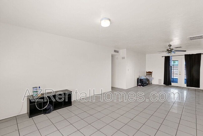 Building Photo - 2210 W Hermosa Dr