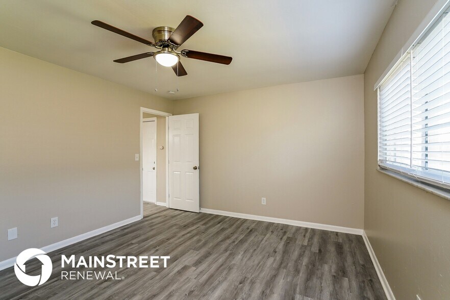 Building Photo - 1411 SE 17th Terrace