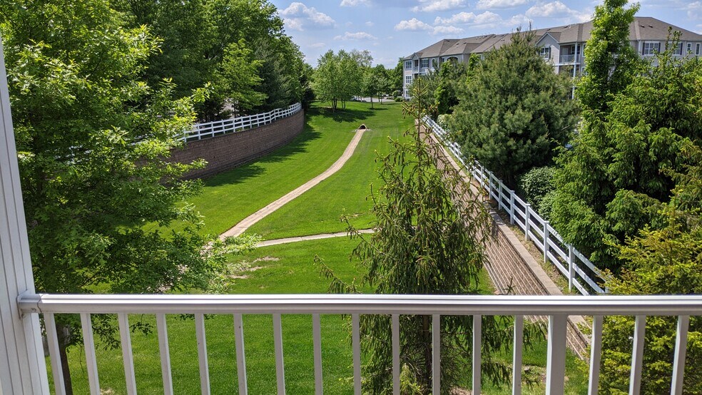 Building Photo - 627 Timberlake Dr