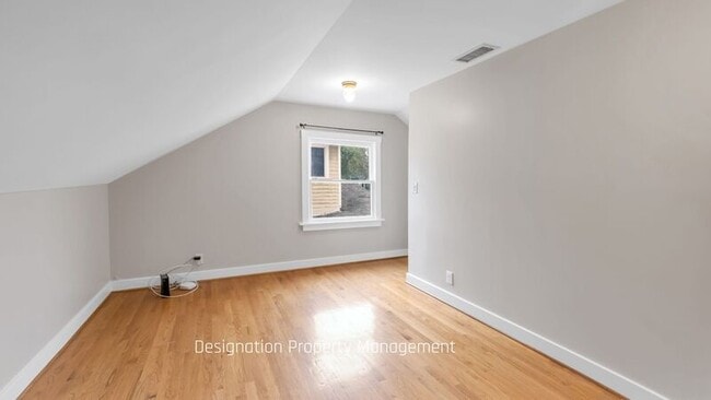 Building Photo - 1772 Rose Villa St