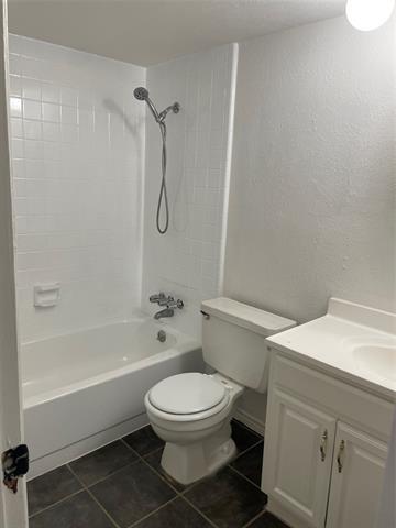Building Photo - 7533 Parkwood Ln