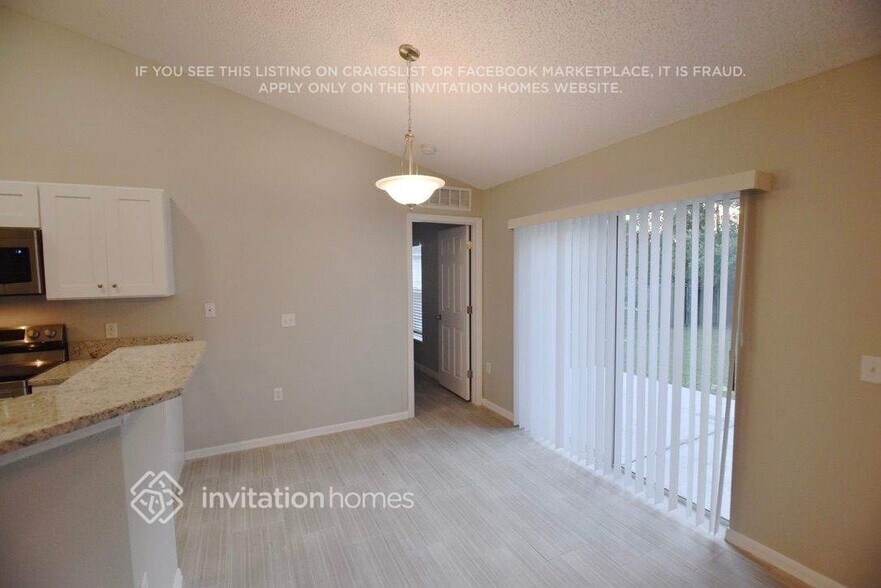 Building Photo - 5740 Oakwood Knoll Dr