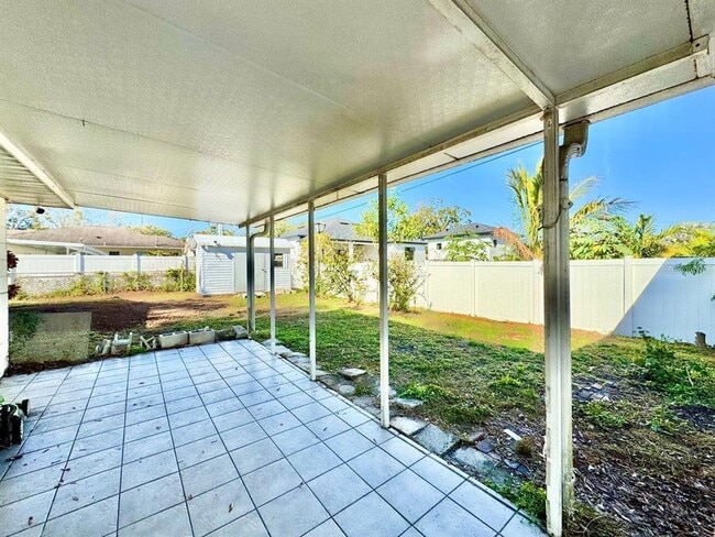 Building Photo - 2703 Westhigh Ave