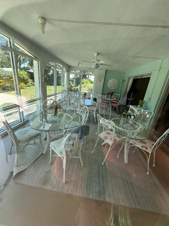 Building Photo - 512 W Venice Ave