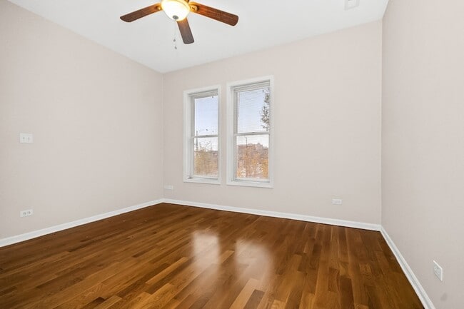 Building Photo - 3986 S Drexel Blvd