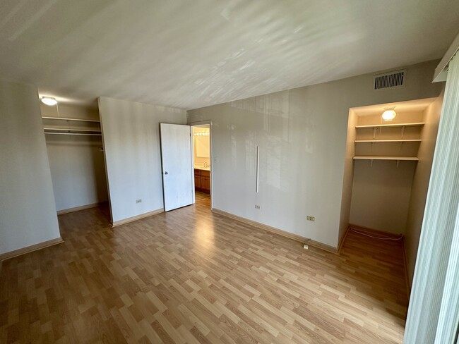 Building Photo - 6188 Pinewood Ct