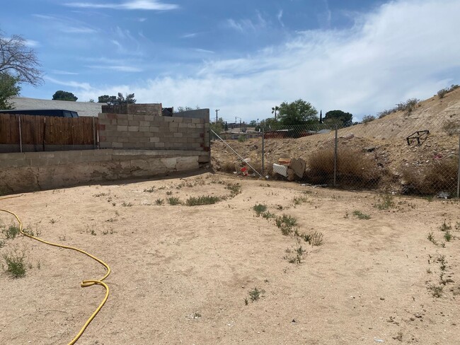 Building Photo - New B AV T 15466