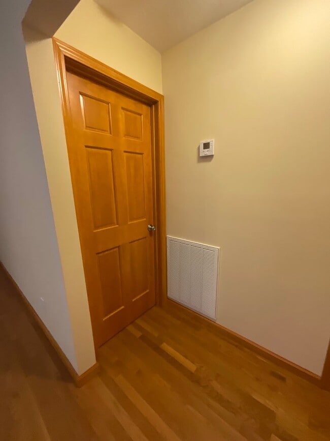 Building Photo - Short term - Clean and tidy 3 bedroom/1 bath near Cherokee Park