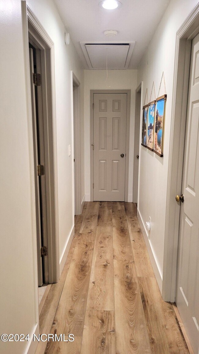 Building Photo - 1720 Longleaf Dr E