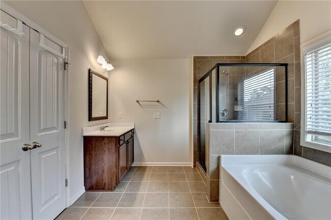 Building Photo - 1205 Apple Blossom Dr