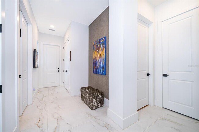 Building Photo - 15210 Pendio Dr