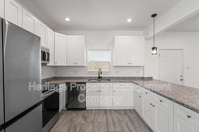 Building Photo - 323 Gabriel