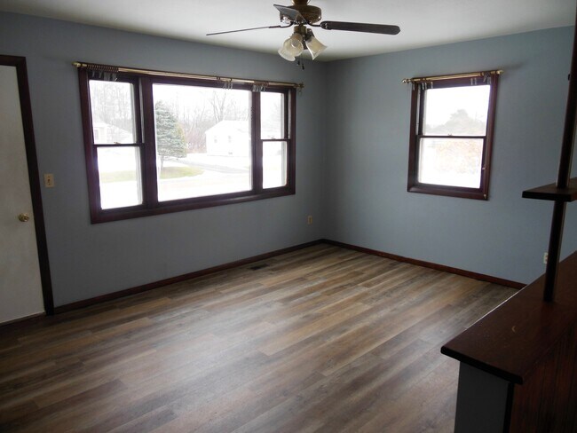 Living Room - 17 Kingman St