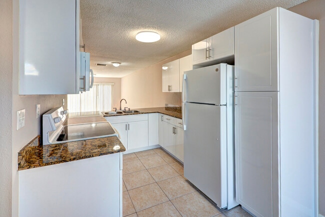 Building Photo - 858 Crystal Lake Dr