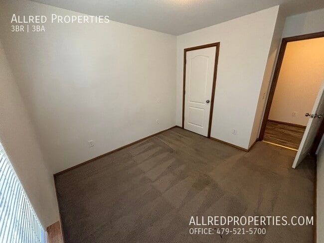 Building Photo - 2929 Meridian Pl