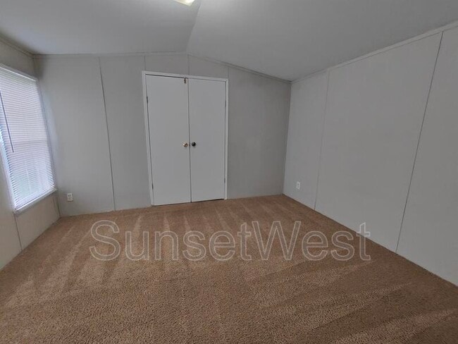 Building Photo - 4512 Rainbow Ln