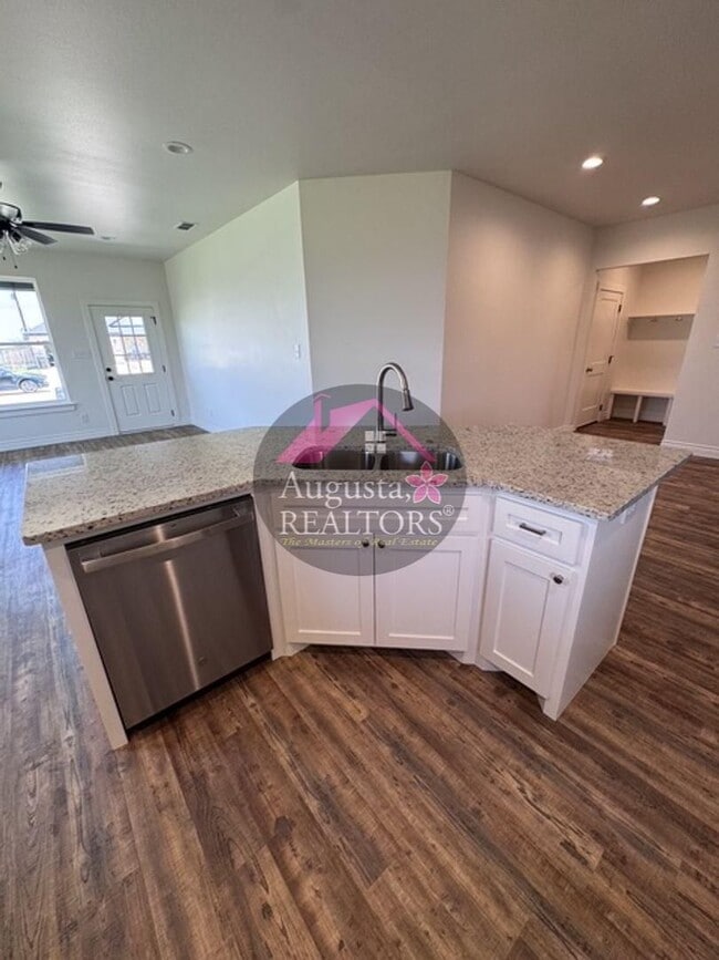 Building Photo - Sawdust Duplex