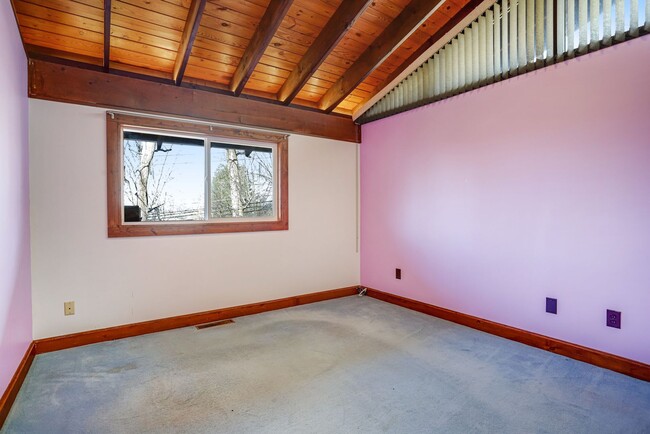 Building Photo - Mid-Century Lodge Home in Frederick with 6...