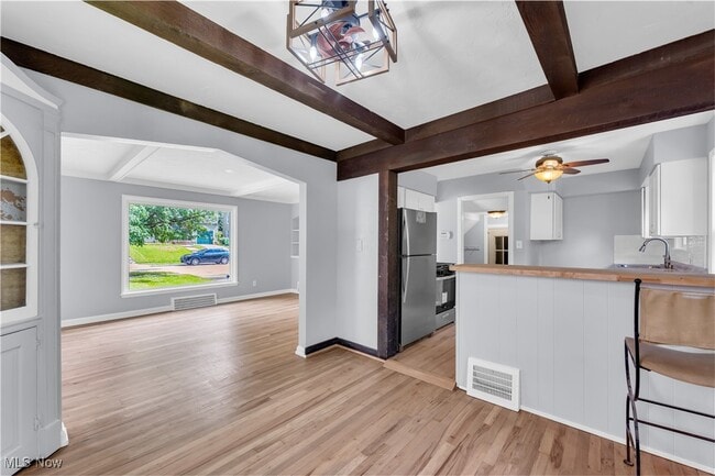 Building Photo - 24571 Hawthorne Dr