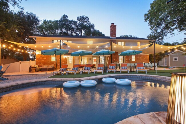 Building Photo - 5410 King Richard St