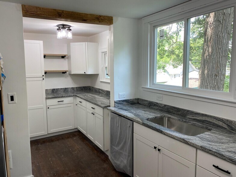 Kitchen is same layout as top unit. picture is of top unit - 625 Hawthorn Ave