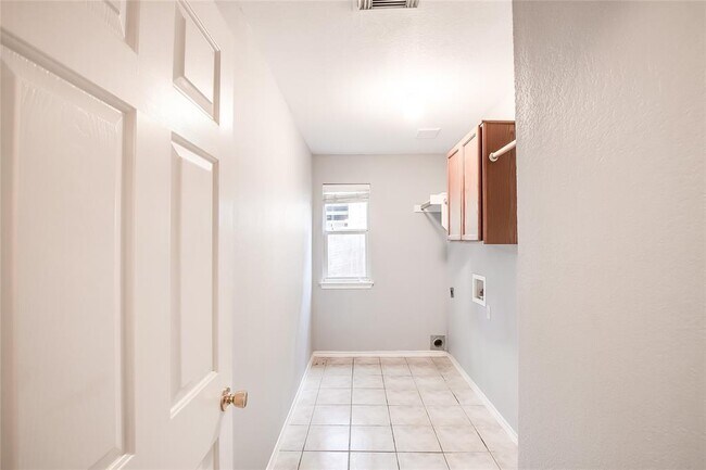 Building Photo - 1204 Mathias St