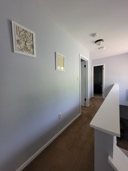 Building Photo - 216 Falls Cir